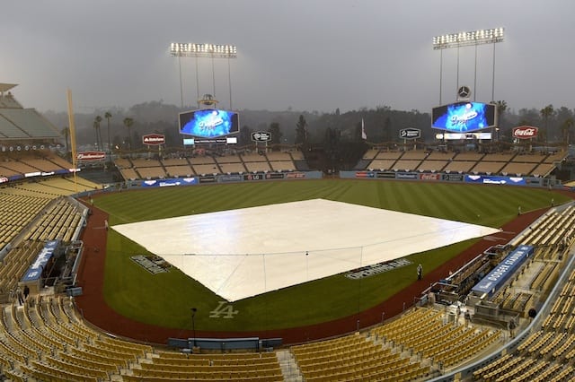No, Dodger Stadium didn't flood. That's just a reflection - Los