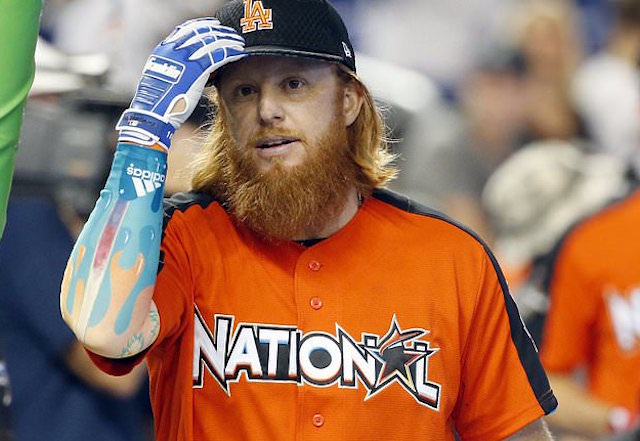 Dodgers Star Justin Turner Has Unusual Jersey Modification