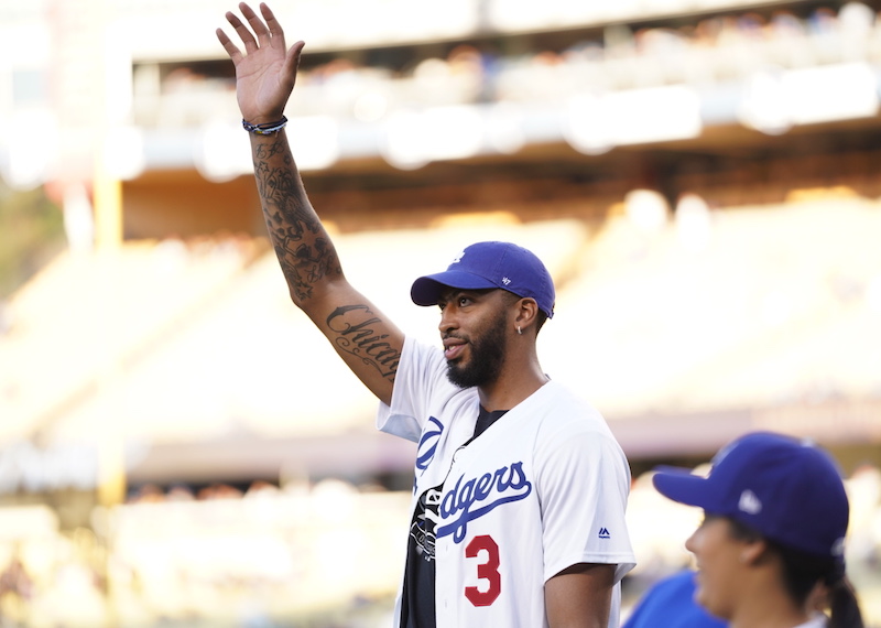 Anthony Davis throws out first pitch at Dodgers game