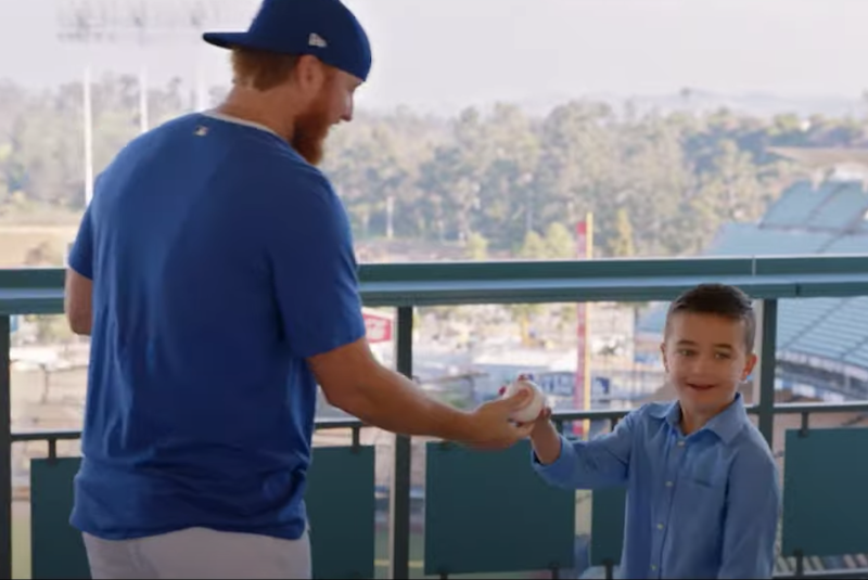 Justin Turner gives tickets to 2-year-old who wished him well - Sports  Illustrated