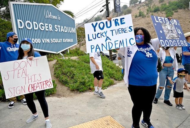 Fans buying up the Blue at Dodger Stadium as World Series awaits – Daily  News