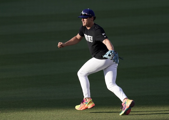 Kiké Hernández Wearing New Dodgers Jersey Number After Trade From Red Sox