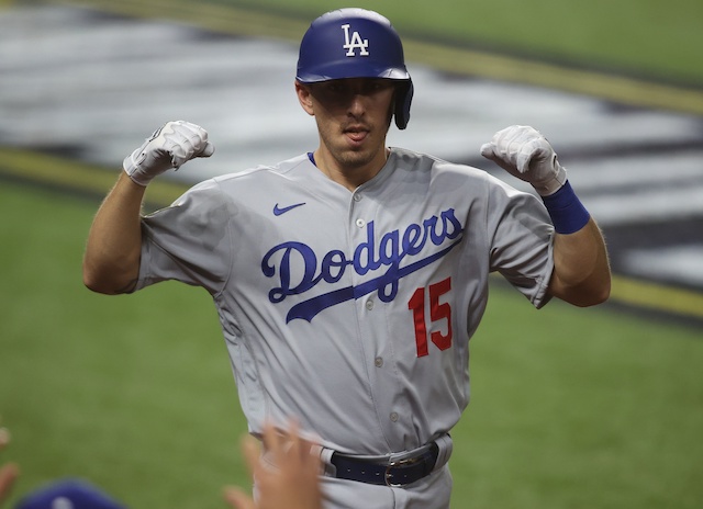 Austin Barnes, Dodgers agree to 2-year, $4.3M deal to avoid