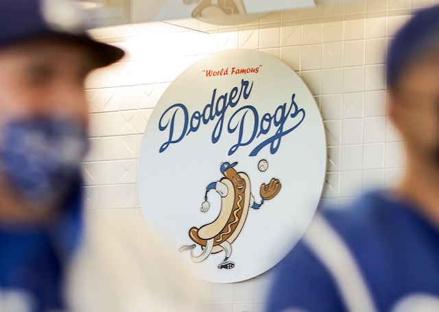 Dodger Dogs: Papa Cantella's in Vernon carries on time-honored tradition  feeding fans at Dodger Stadium - ABC7 Los Angeles