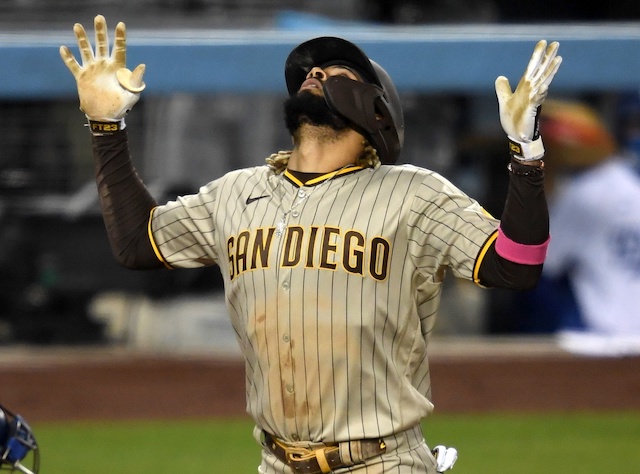 Padres' Fernando Tatis Jr. day-to-day with oblique tightness