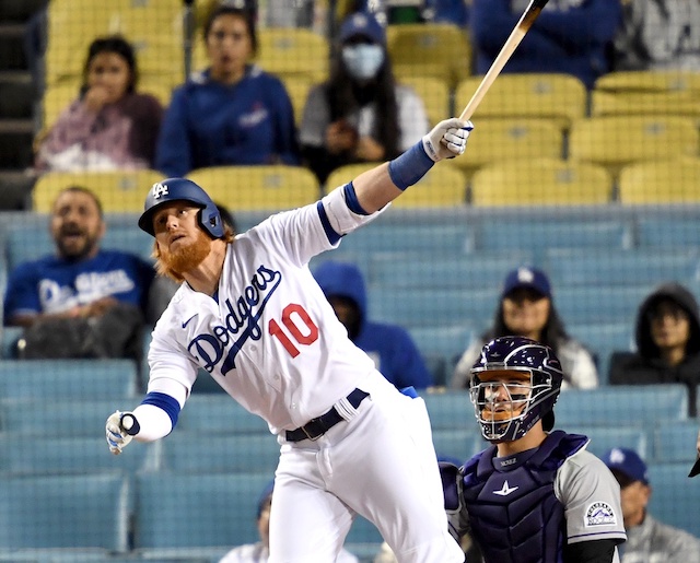 LA Dodgers' Justin Turner destroys a fan's nachos during a home run - ABC  News