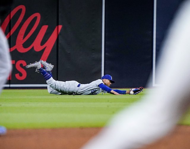 Mookie Betts' INCREDIBLE Game Winning Catch  Dodgers vs. Padres (April 17,  2021) 