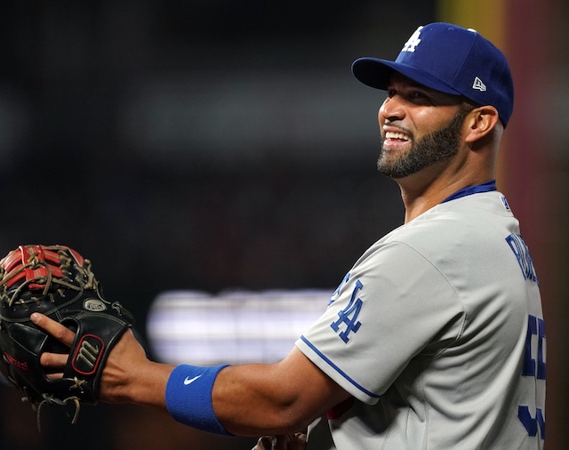 Pujols arrives for Dodgers