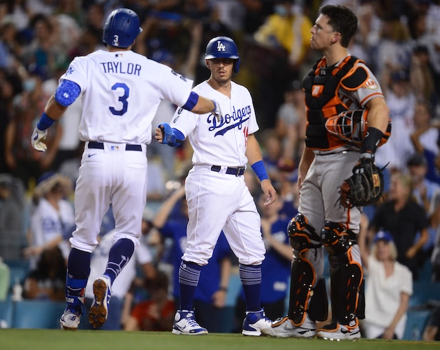 WILD CARD WALK-OFF! Chris Taylor homers to send the Dodgers to the NLDS! 