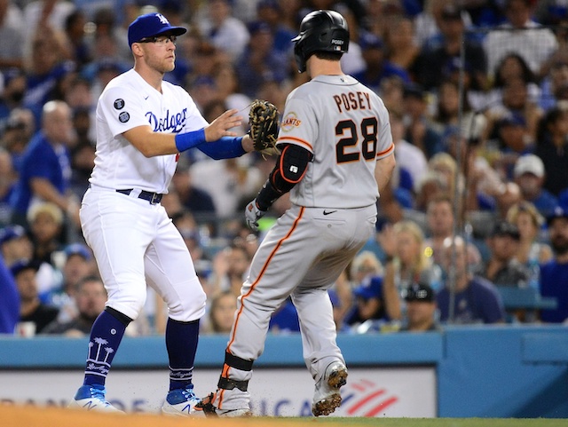 Giants' Mike Tauchman robs Dodgers' Albert Pujols of walk-off home run