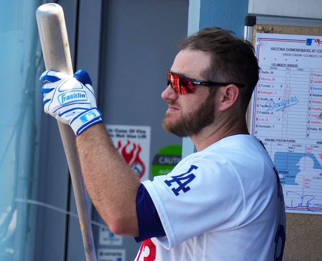 Dodgers news: Max Muncy is thriving on defense, but LA fielding