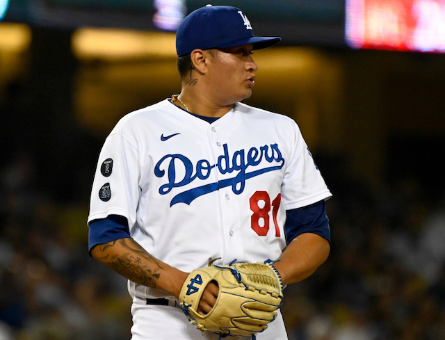 Dodgers Roster: Victor Gonzalez Placed On Injured List, Garrett