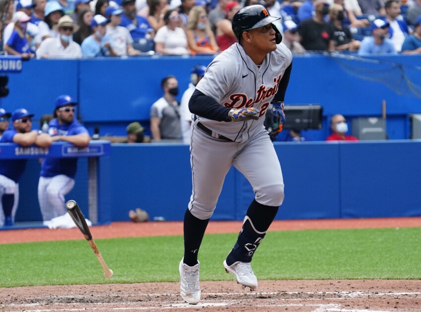 Miguel Cabrera hits career homer No. 499! (One away from 500 in his career)  