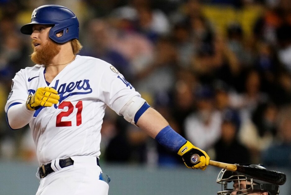 Dodgers: Justin Turner Borrows Albert Pujols' Bat For Big Homerun