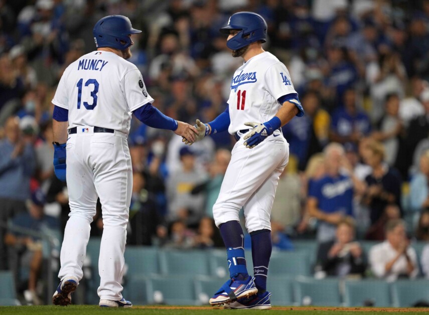 Dodgers score 4 in 9th, stun Blue Jays in 10