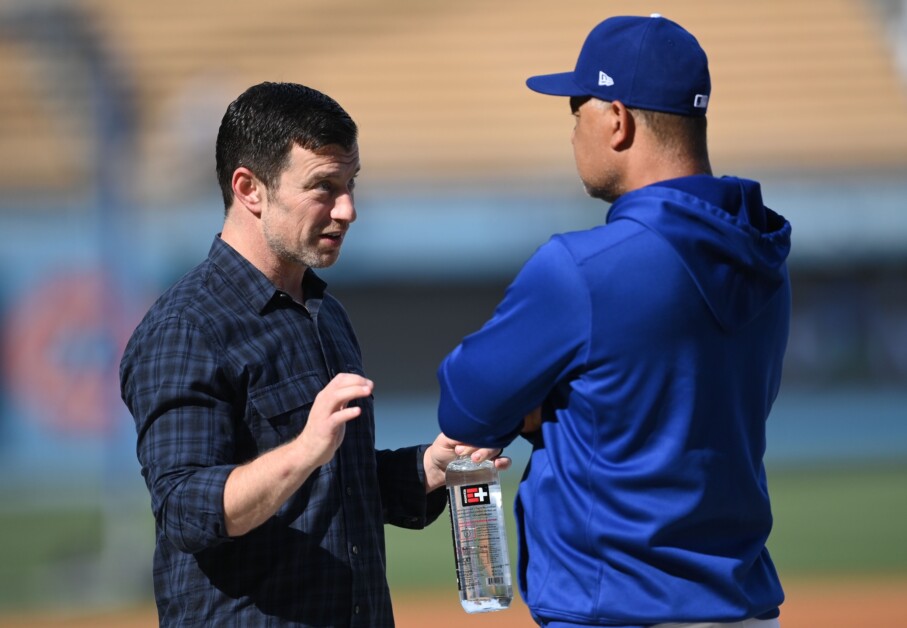 Dodgers' Andrew Friedman confirms manager Dave Roberts will return