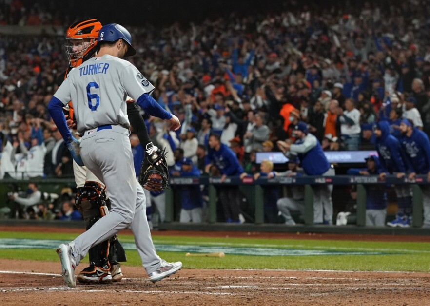 Dodgers beat Giants to even NLDS series