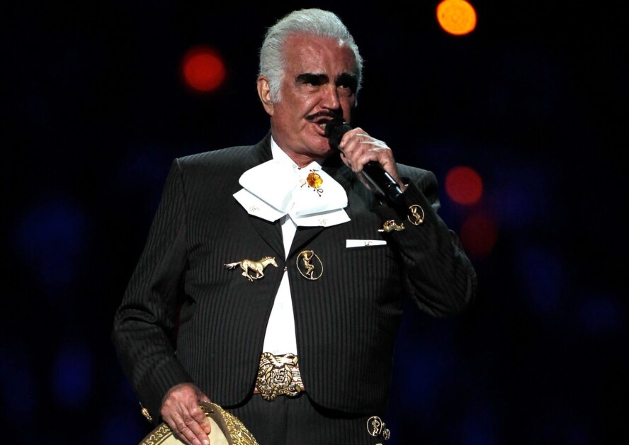 Jaime Jarrín mourned the death of Vicente Fernández and extended