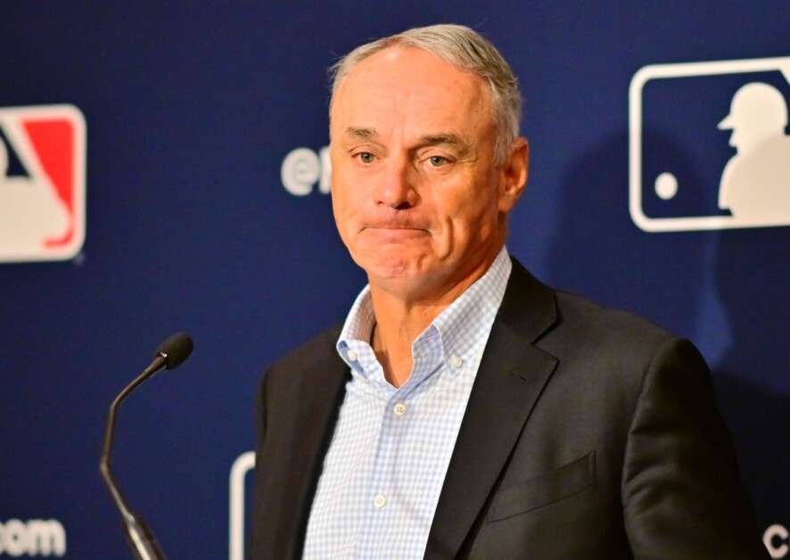 MLB stars hammer Manfred over 'piece of metal' trophy crack