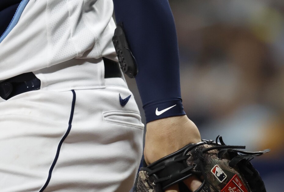 MLB approves use of electronic device to relay signs to pitchers