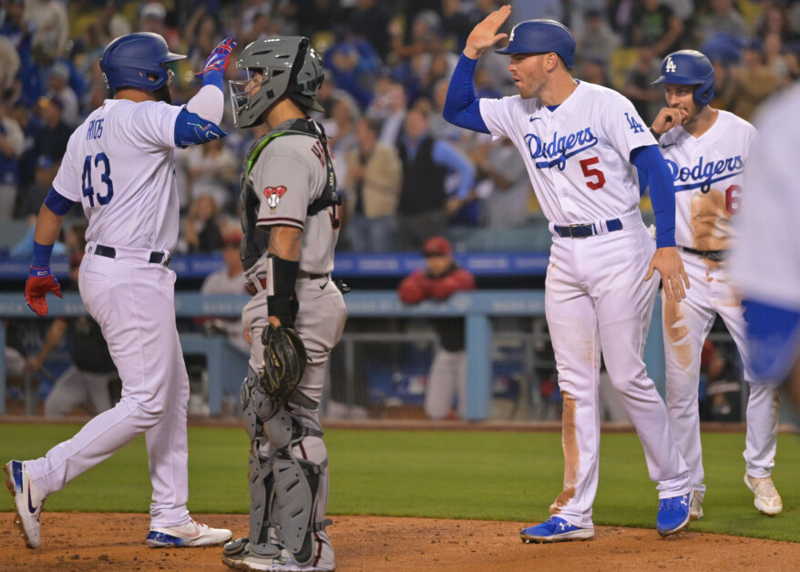 Dodgers pile on runs to finish doubleheader sweep of Diamondbacks