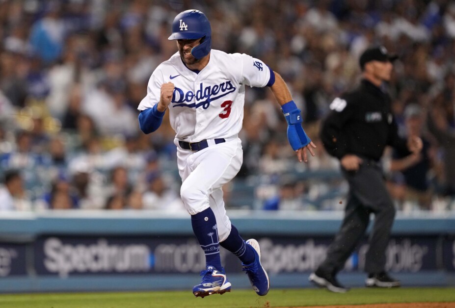 Chris Taylor injury: Dodgers IF/OF hurts right ankle in NLCS Game 5 win -  True Blue LA