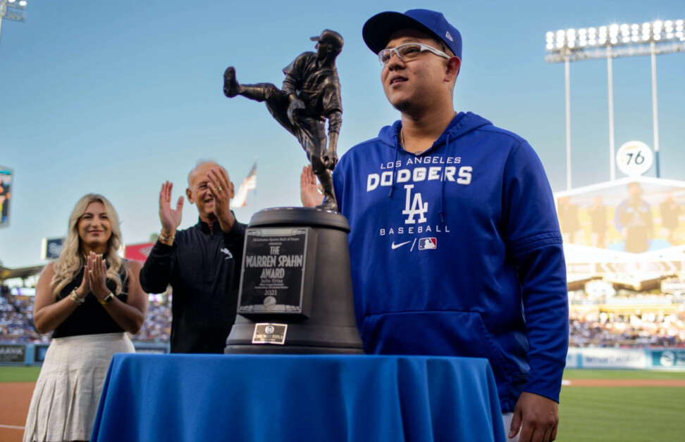 Julio Urías Receives His Latino Sports MVP Award – Latino Sports