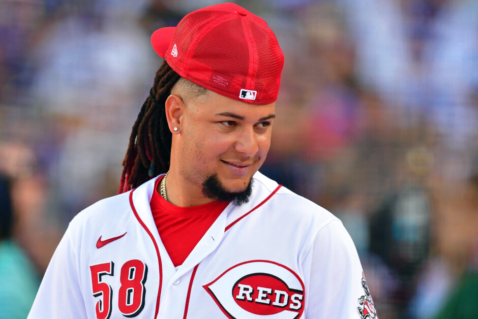 Luis Castillo trade: Mariners set to acquire Reds starting pitcher