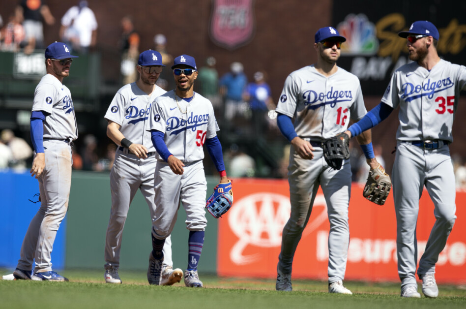 Giants clinch 2021 NL West title with franchise-record 107th win