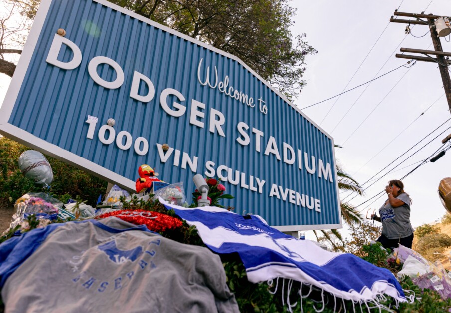 Dodgers turn tears to smiles, rout Padres after Vin Scully tribute