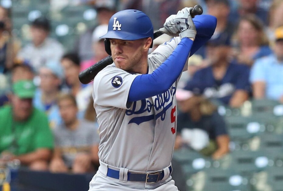 Dodgers' Freddie Freeman gets his 2,000th hit with a double vs. the Astros  – KGET 17