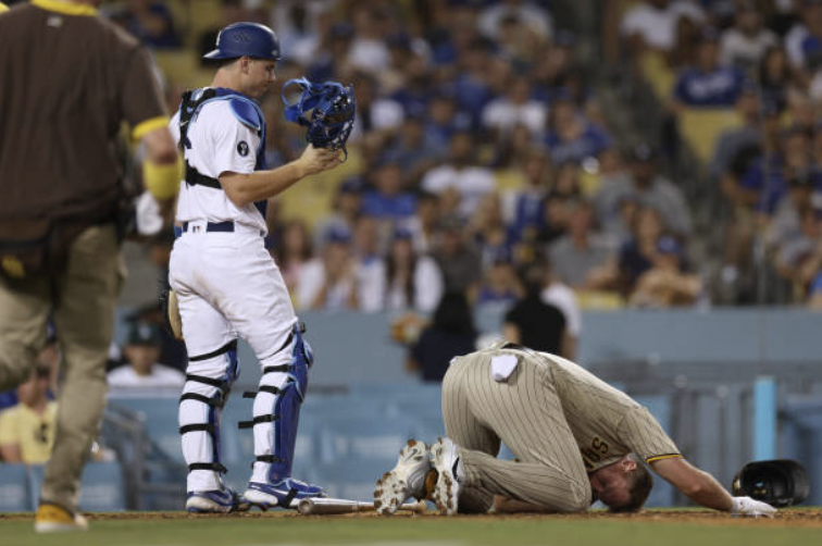 Brandon Drury gets hit in the head vs Dodgers 09/02/22 
