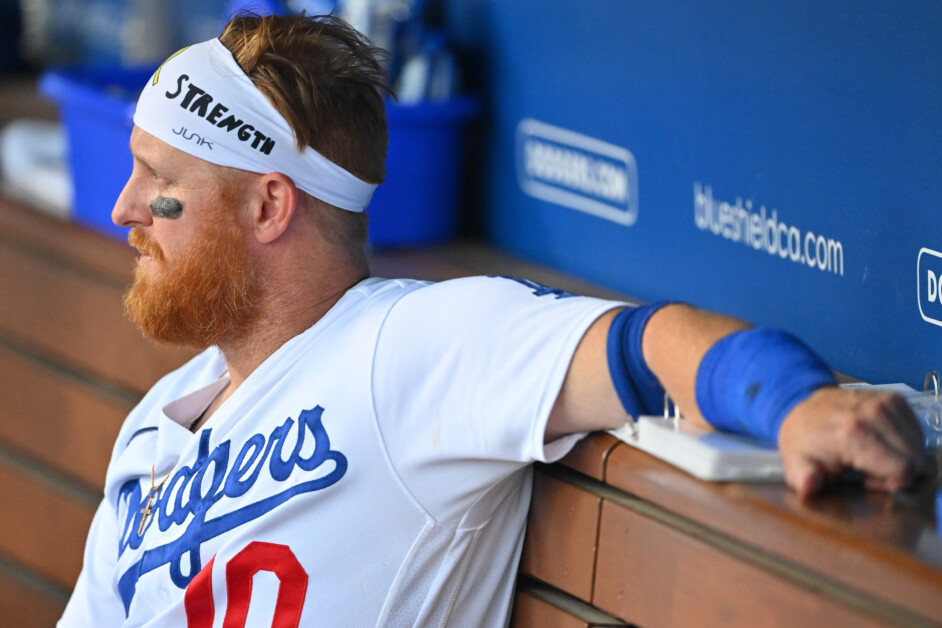 Justin Turner forced to sit with bruised left heel - The Boston Globe
