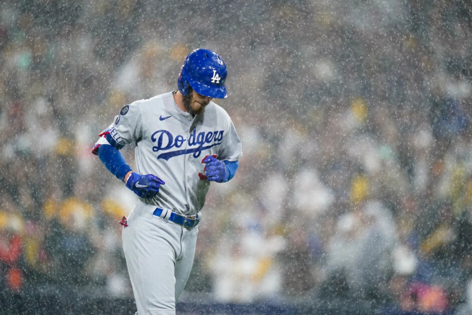 Cody Bellinger leaves game after collision: 4/5/2021 