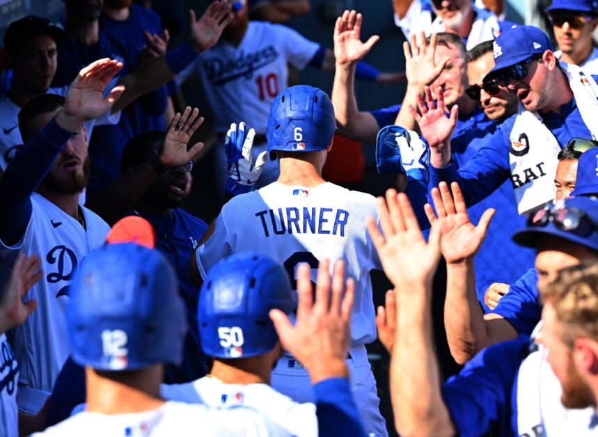 Justin Turner sparks Dodgers past Nationals as fans return for