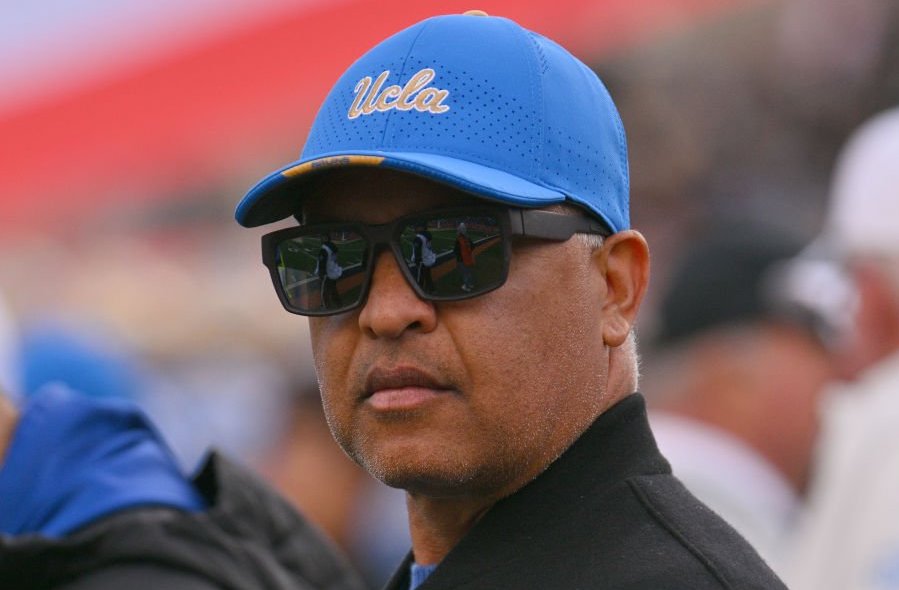 Los Angeles Dodgers on X: Dave Roberts is ready. It's UCLA Night