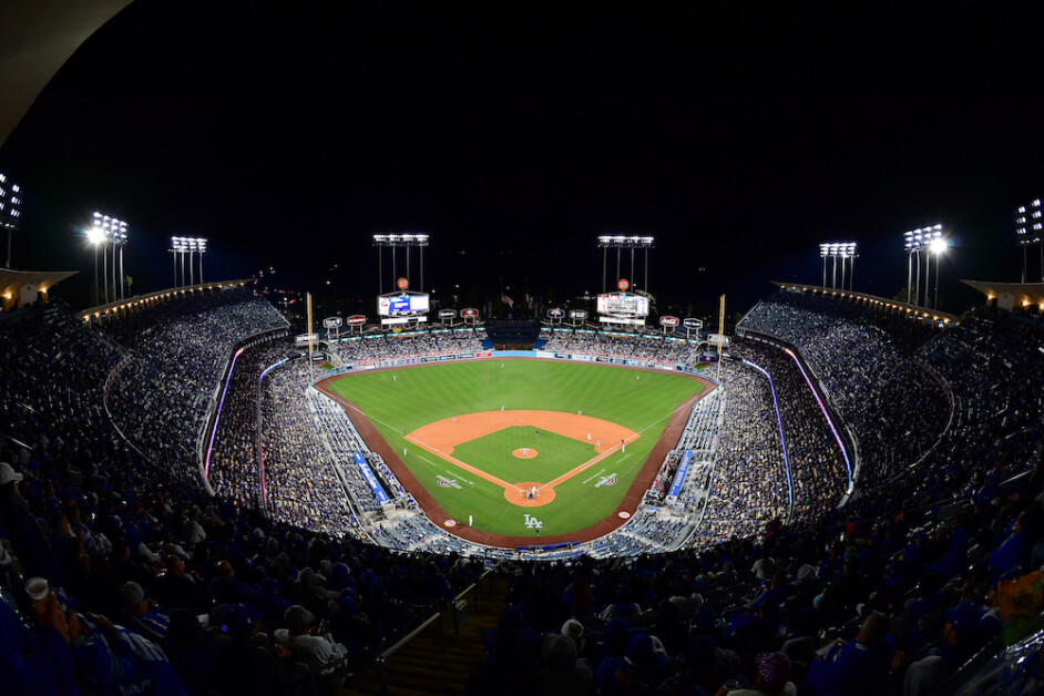 Diamondbacks take issue with Dodger Stadium lights