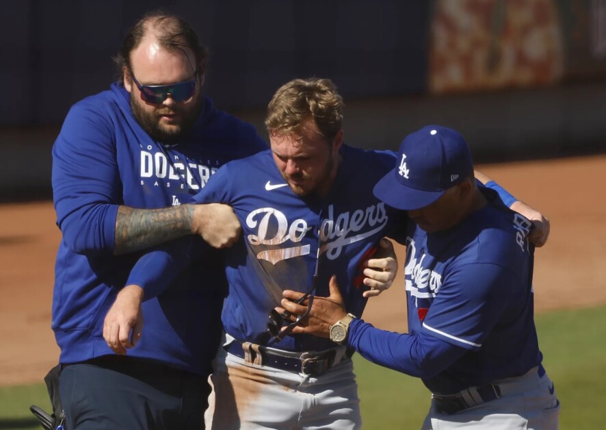 Dodgers' Gavin Lux to miss 2023 season with torn right ACL - ABC7 Los  Angeles