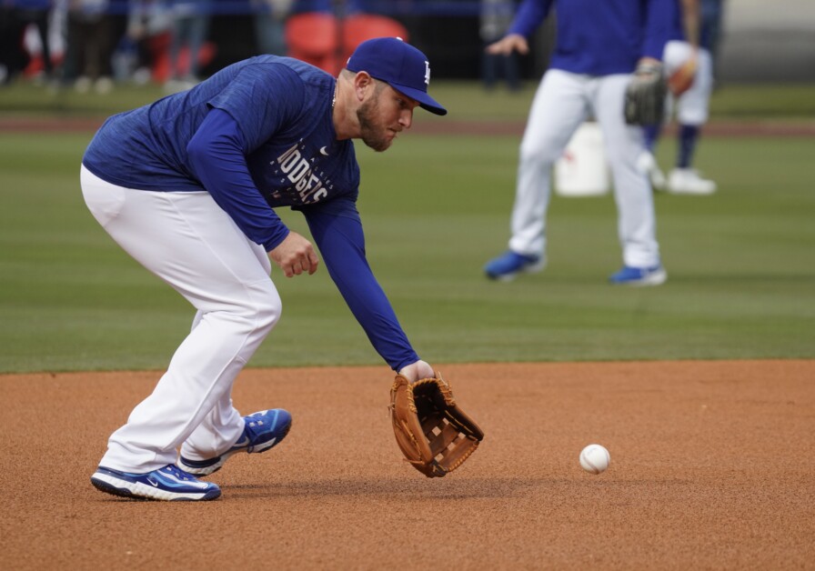 Max Muncy cites Dodgers' new center-field backdrop for HBP injury