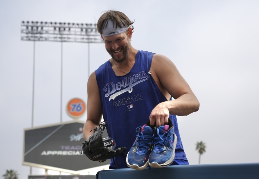 Clayton Kershaw throws a bullpen session as he works toward return from  sore shoulder