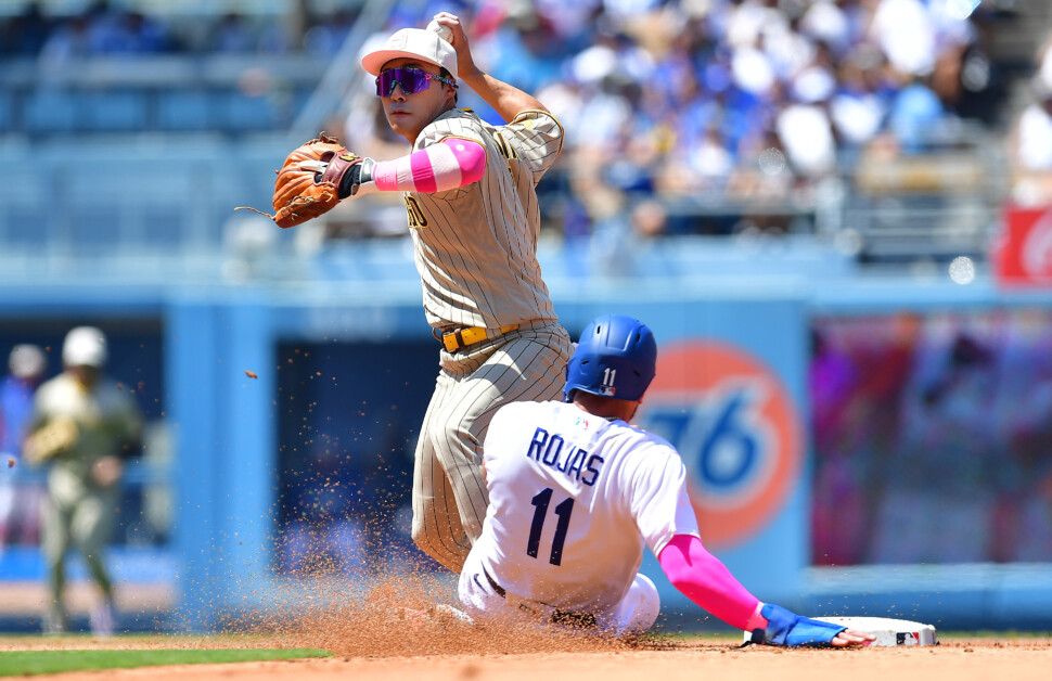 The Dodgers and their mothers on Mother's Day.