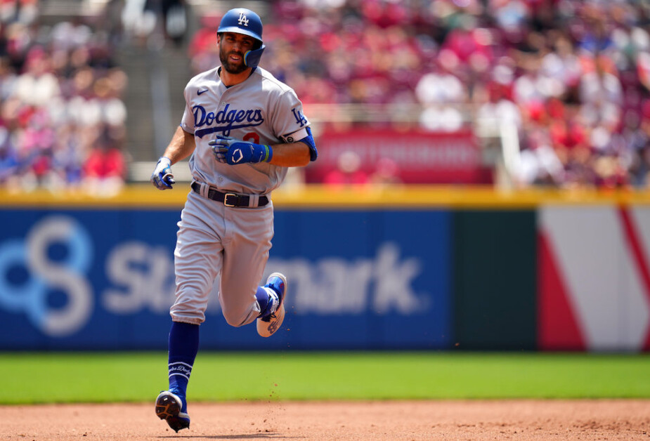 Clayton Kershaw strikes out 9 in Dodgers' 6-0 win over Reds