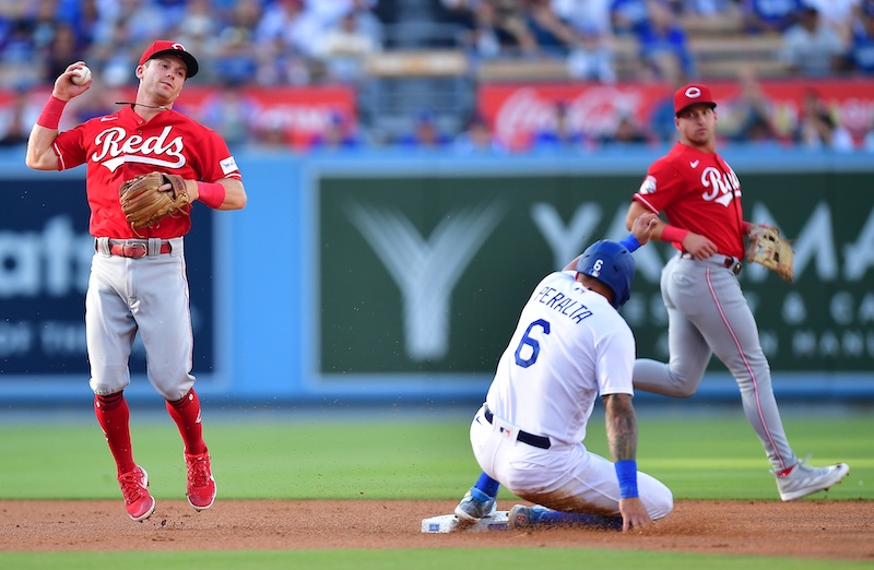 Dodgers agree to terms with free-agent outfielder David Peralta