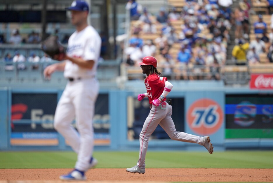 Reds beat Dodgers 9-0 on homers by De La Cruz and Votto, grab NL