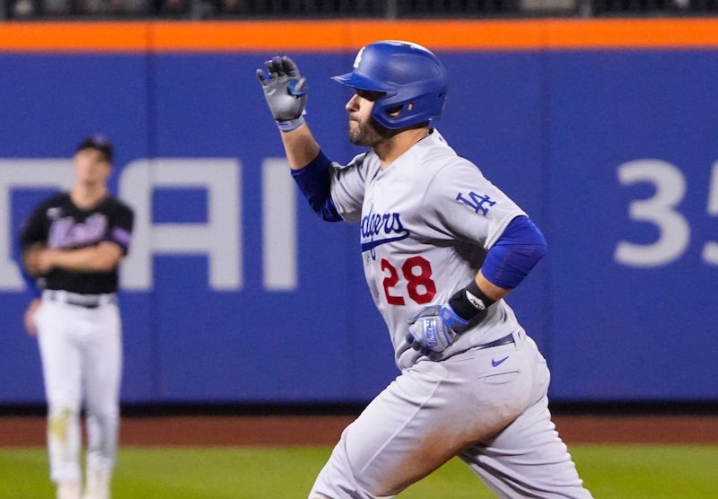 J.D. Martinez, Julio Urías help rolling Dodgers beat Padres - Los