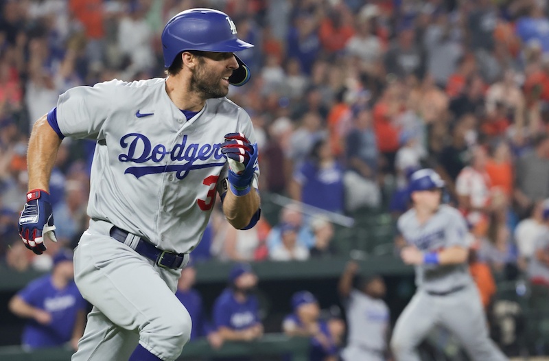 Chris Taylor launched his SECOND HR of the night to extend the Dodgers'  lead! 