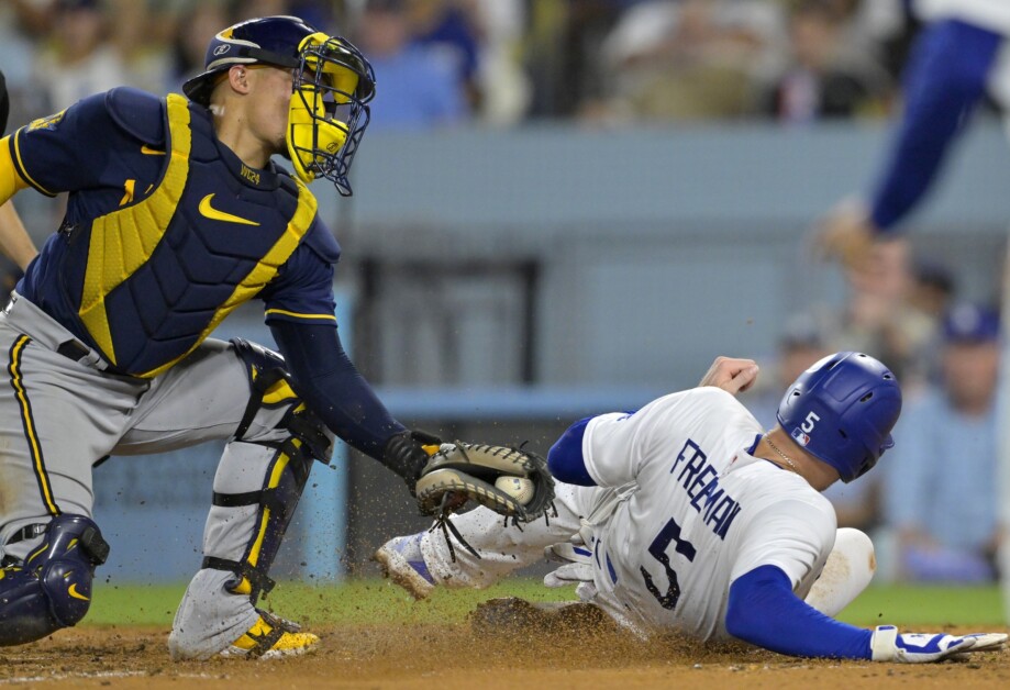 Dodgers win 10 in a row after beating Brewers