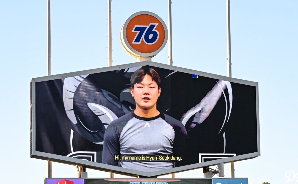 Dodger Stadium invited @ENHYPEN to throw the first pitch at the @Dodgers  vs. @Marlins game in honor of its annual Korean Heritage Night…