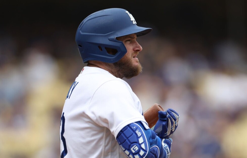 Dodgers get great update on Max Muncy's elbow amid Freddie Freeman