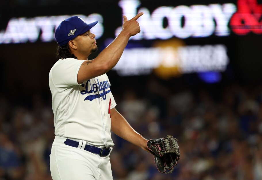 Brusdar Graterol's mom sees her son pitch for first time in MLB